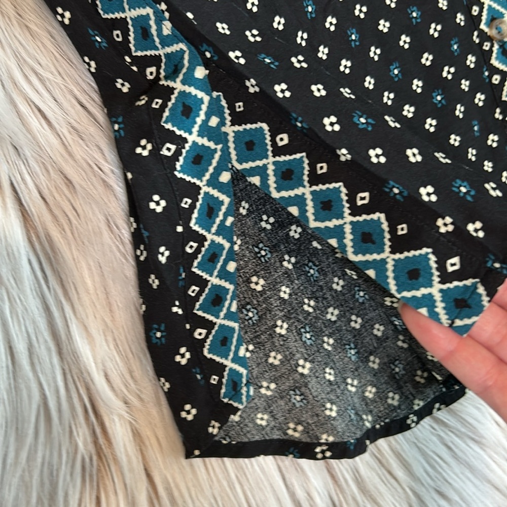 Akemi + Kin Anthropologie Ira Tribal Print Tunic Top Women's Small Black Blue - Picture 8 of 8